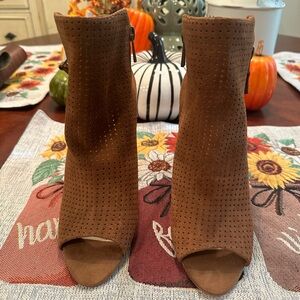 Jessica Simpson bootie size 7.5